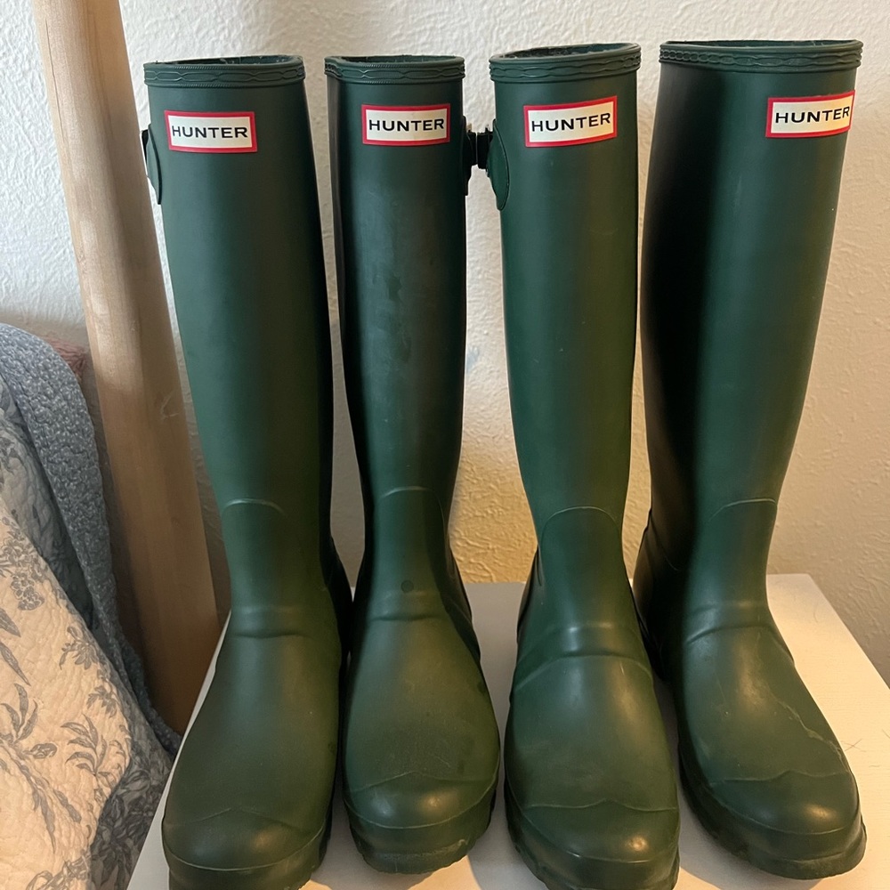 Hunter boots $37 each only worn twice in 3 years.perfect condition